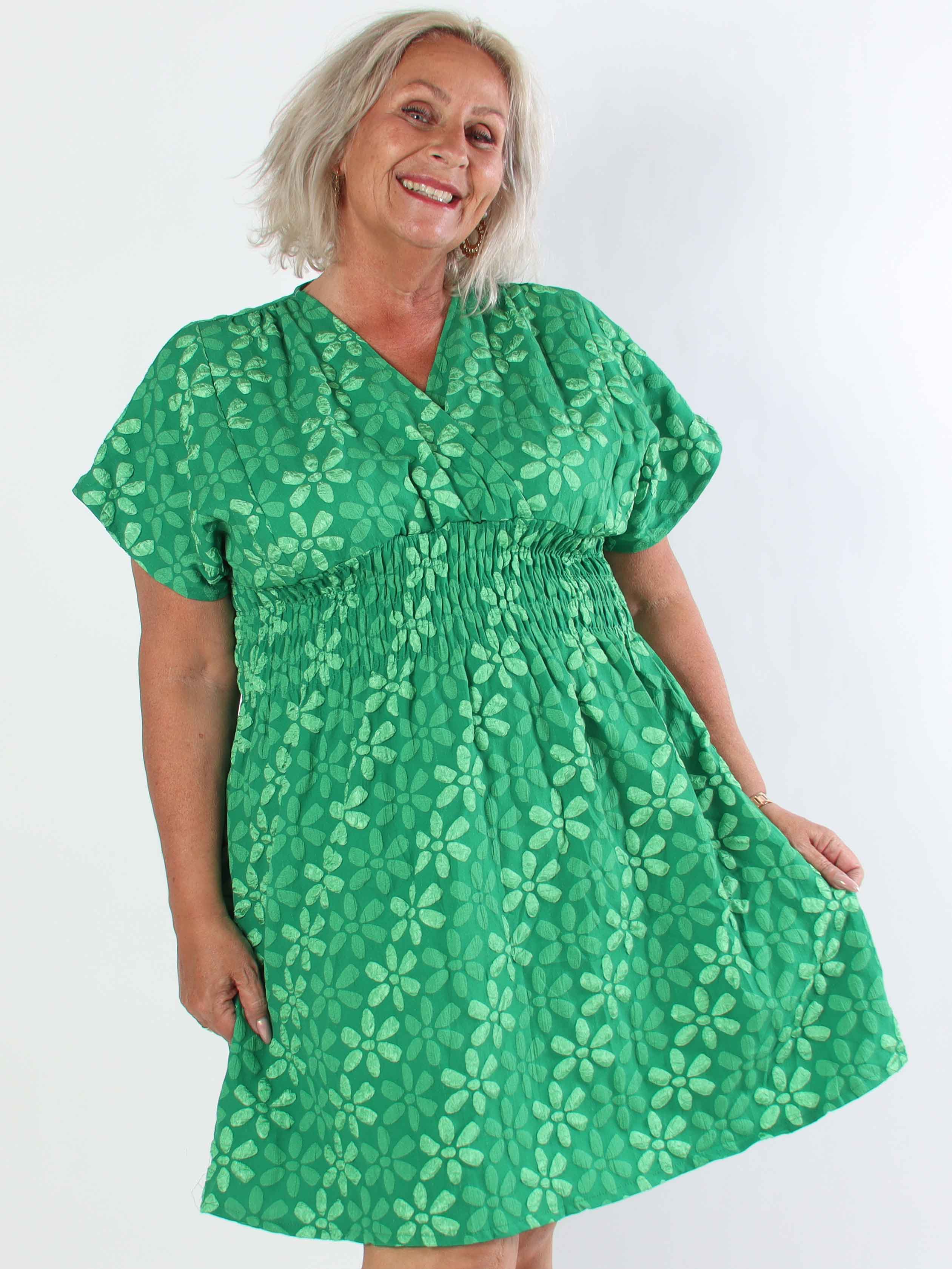 Pams Bloom Short - Feminin plus size kjole med blomstermotiver